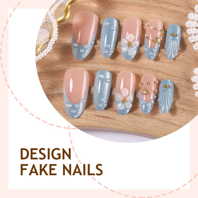Kreatives Kunstnagelset mit eleganten Blüten- und Glitzerakzenten Brehn