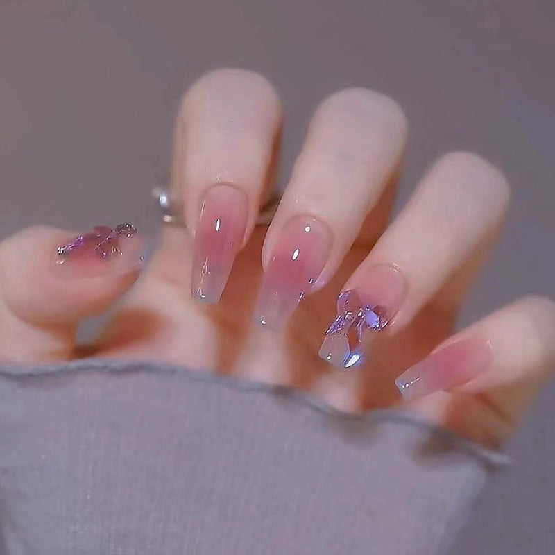 Kunstfingernägel mit Stilvollem Herz- und Ombre-Design Brehn