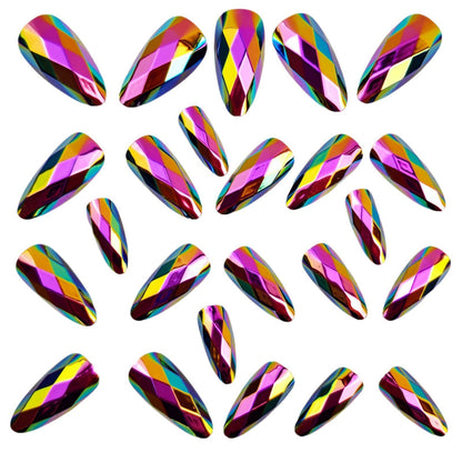 Kunstnägel mit eleganten Diamantmustern Brehn