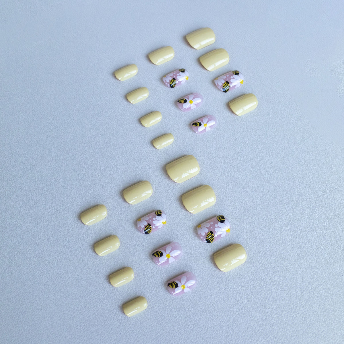 Künstlerisches von Bienen inspiriertes Nail Art Kit