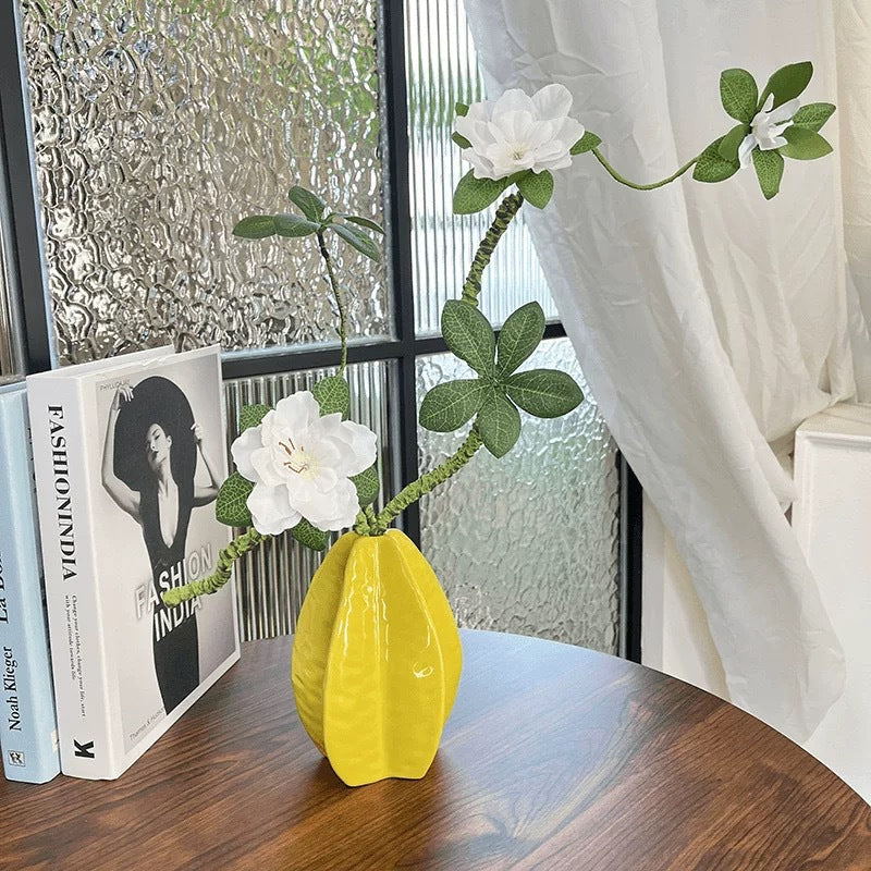 Künstliches Blumenarrangement