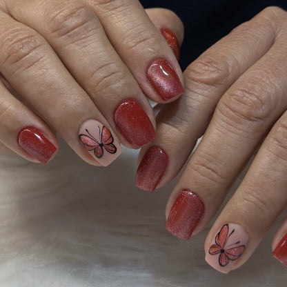 Kunstvolle Nagelgestaltung mit Schmetterlingsmotiven Brehn