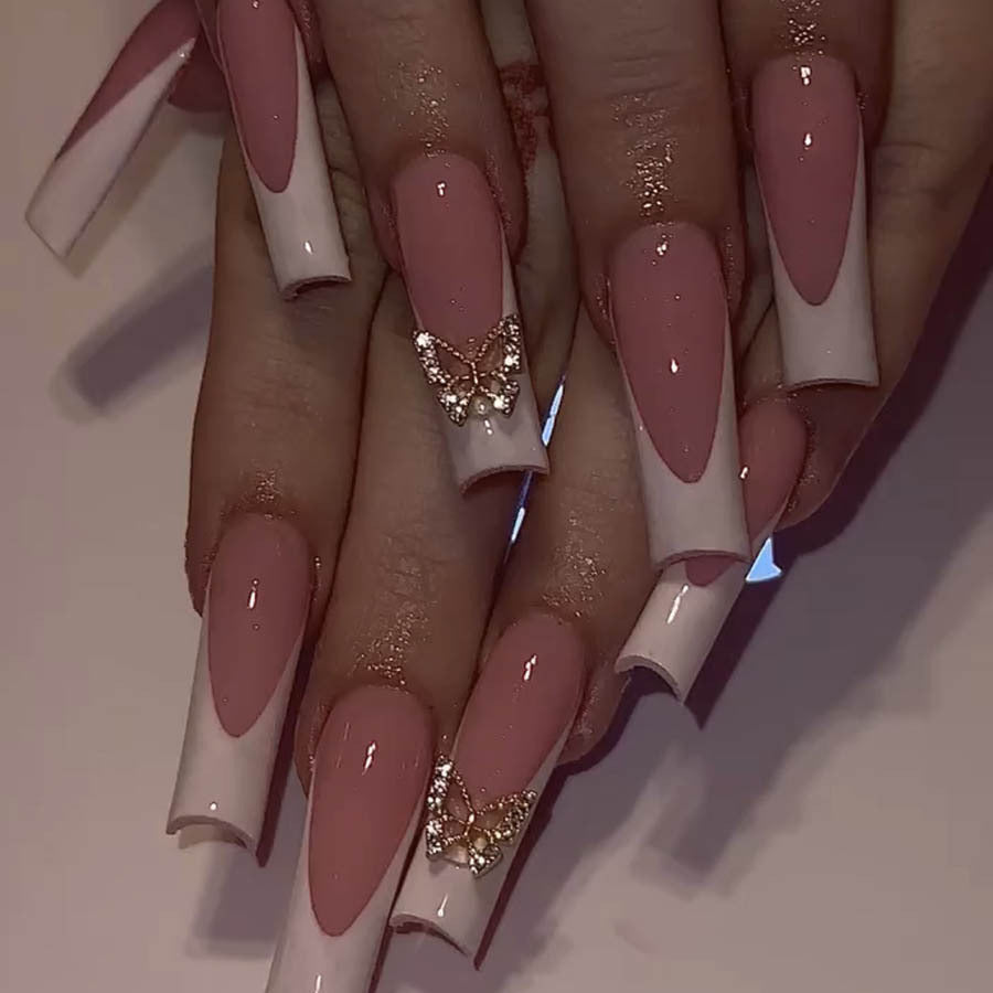 Elegantes Kunstnagelset mit Schmetterlingsakzenten Brehn