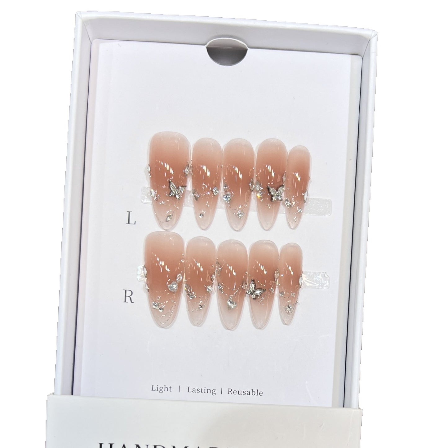 Handgefertigtes Stiletto Press-On Nagelset mit Schmucksteinakzenten Brehn