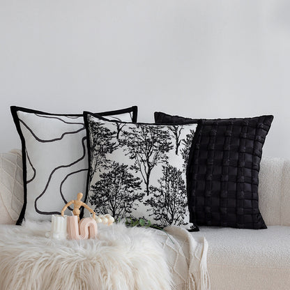 Dekoratives Wohnkissen mit feinem Jacquard-Baumdruck und Samtpaspel Brehn