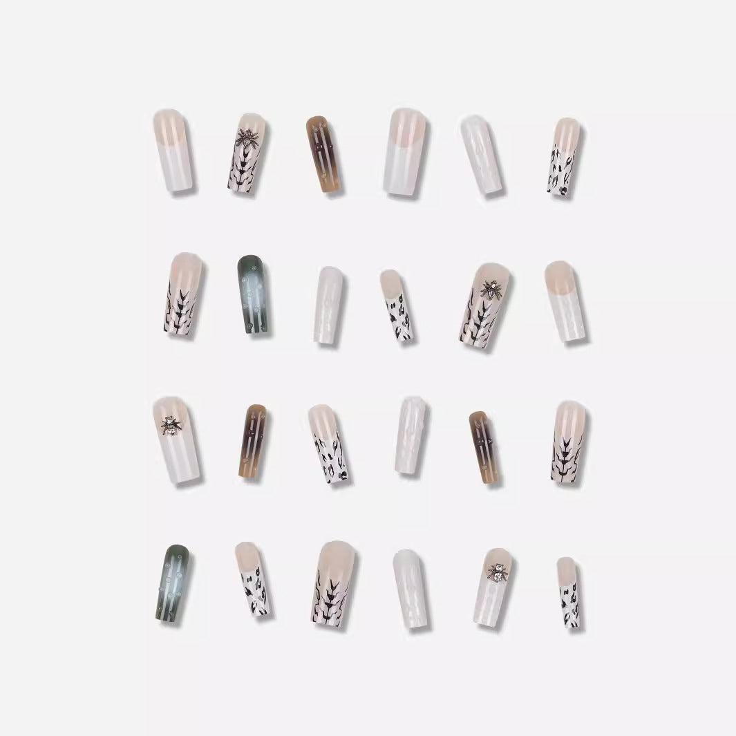 Künstlerisches Langes Stiletto Press-On Nagelset mit einzigartigen Mustern Brehn