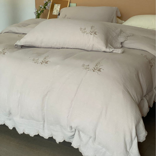 Leinenoptik Bettwäsche-Garnitur mit floraler Stickerei und gewelltem Saum