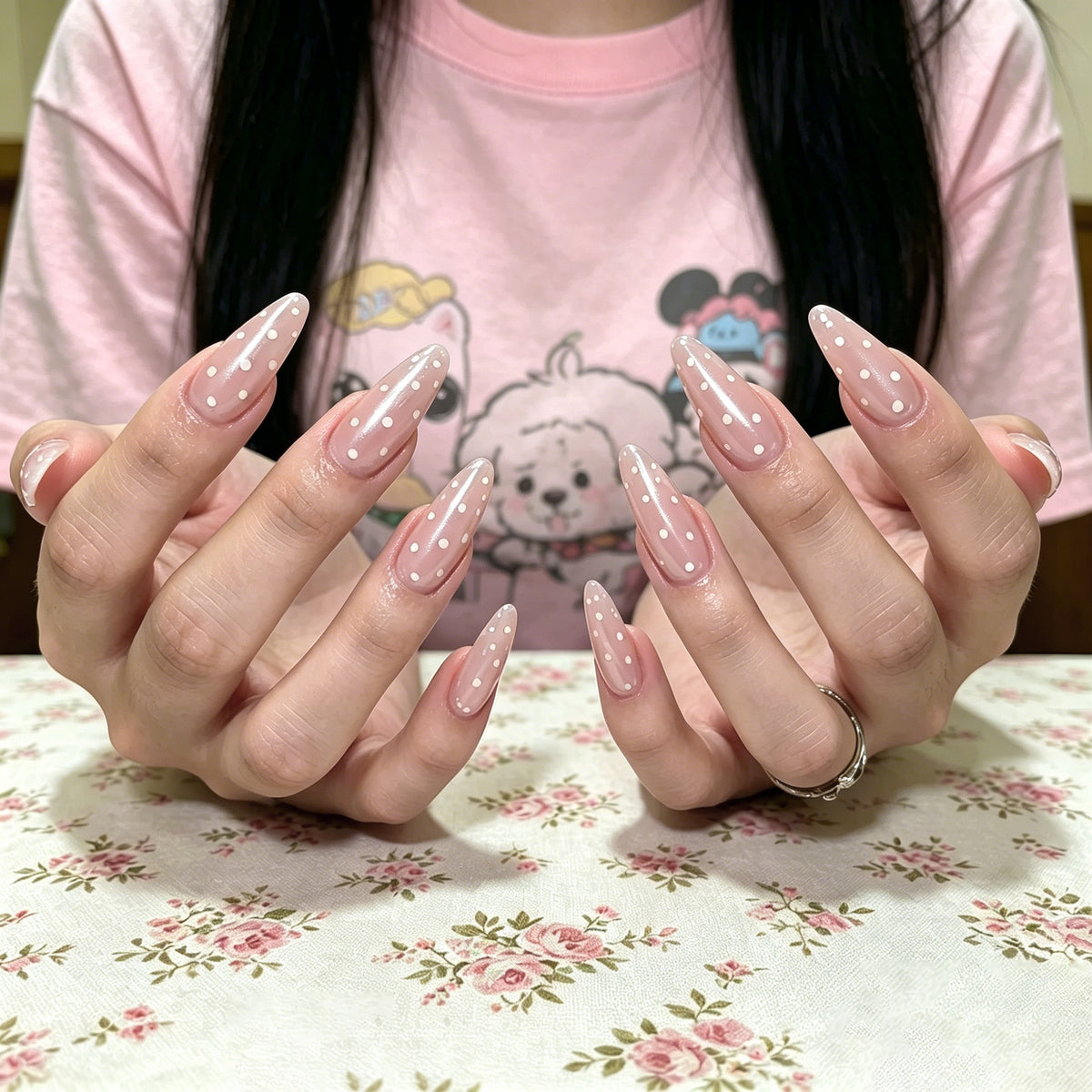 Elegante mandelförmige Nagelverzierungen Brehn