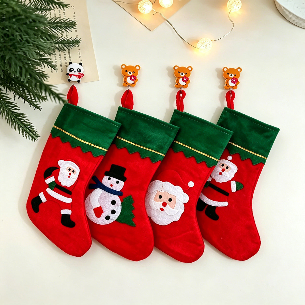 Niedlicher Weihnachtsstrumpf mit festlichen Motiven Brehn