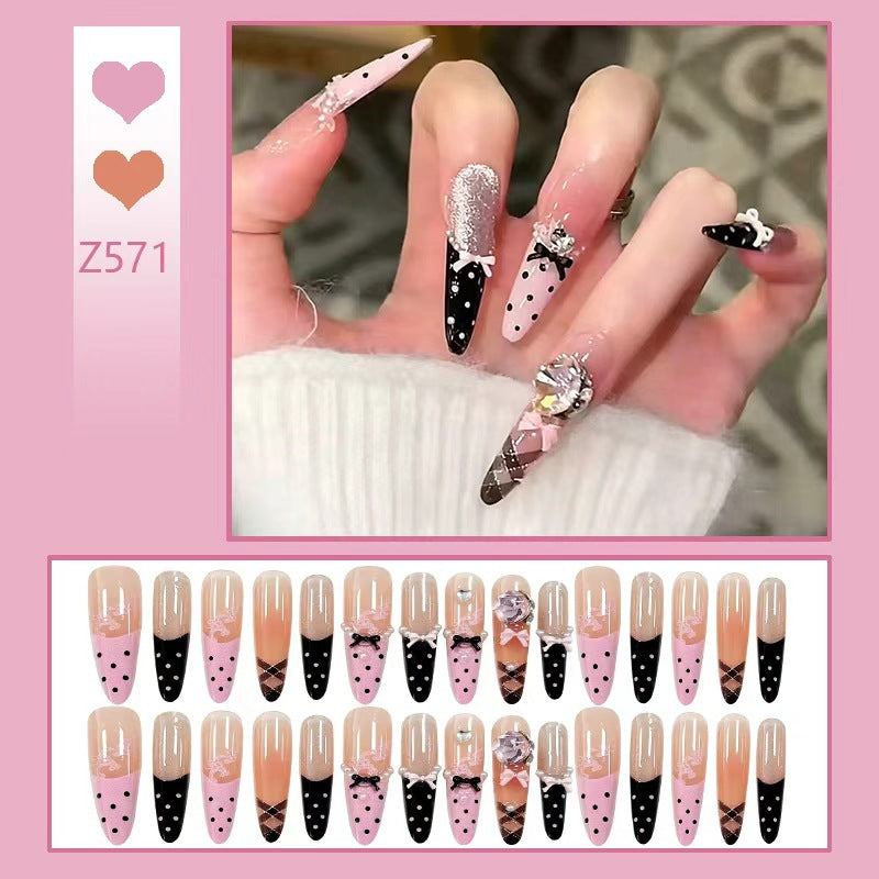Kunstnagelset mit glamourösen 3D-Applikationen und festlichem Design Brehn