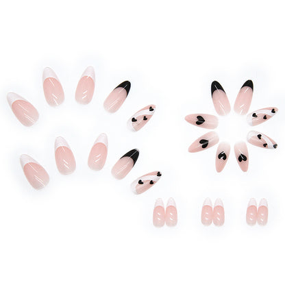 Dekorativer Press-On Nagelkunstset mit Herzmotiven