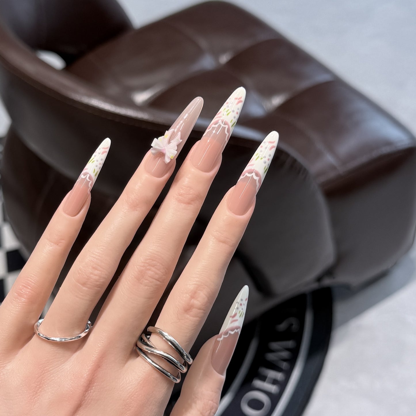 Elegantes Florales Stiletto Press-On Nail Art Set Brehn