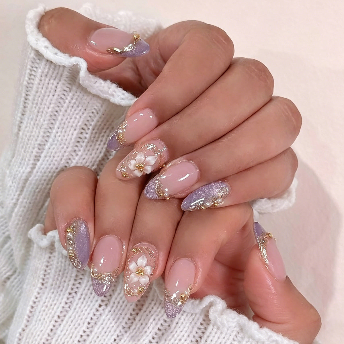 Dekoratives Press-On Nagelkunst-Set mit floralen und Glitzer-Akzenten Brehn