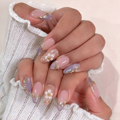 Dekoratives Press-On Nagelkunst-Set mit floralen und Glitzer-Akzenten Brehn