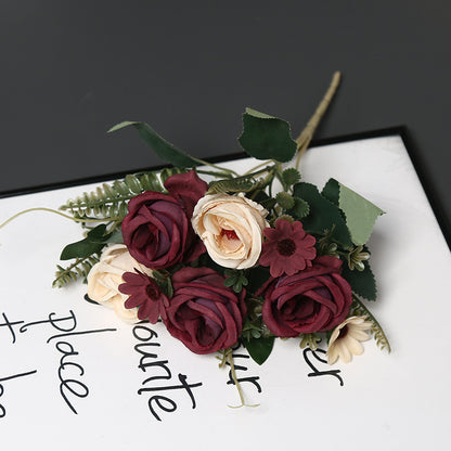 Dekorative Blumenarrangement für Tischdisplay