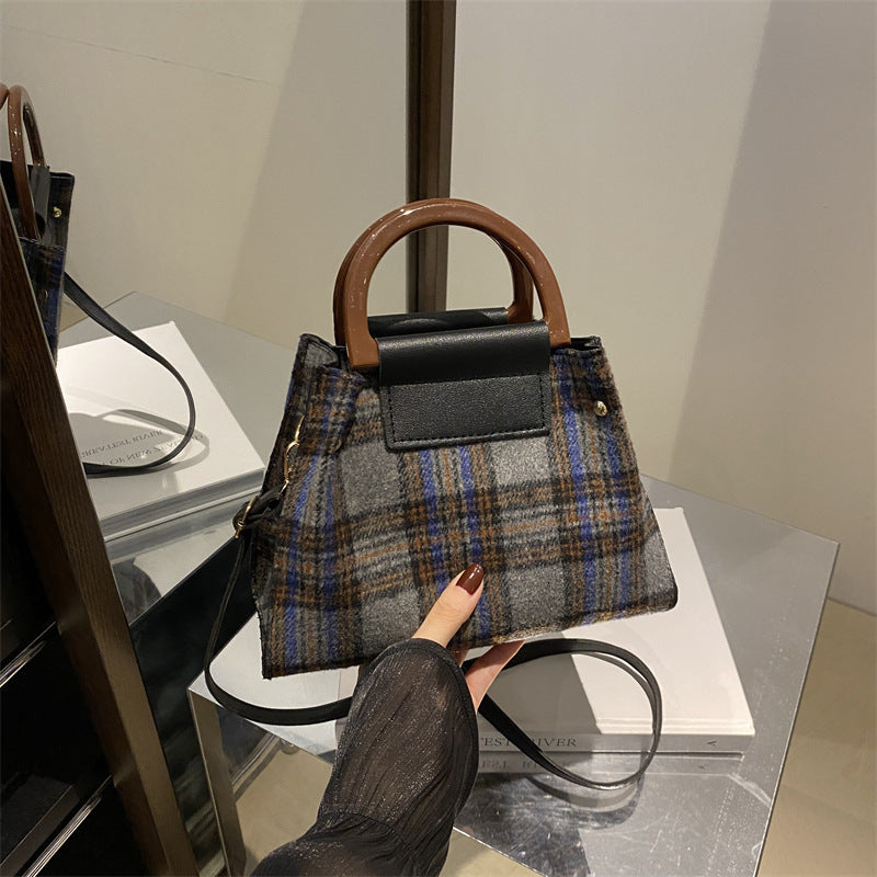 Karo Strukturierte Mini-Handtasche Brehn