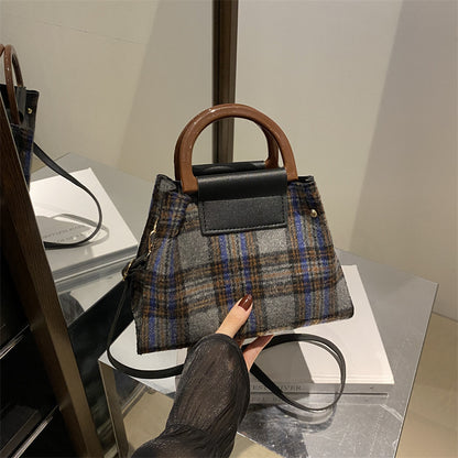Karo Strukturierte Mini-Handtasche Brehn