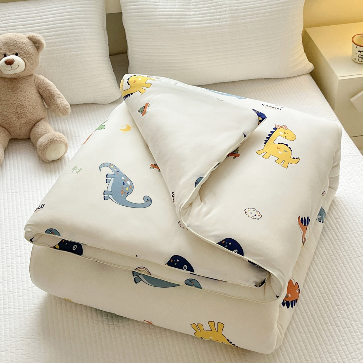 Kinder-Bettwäscheset mit niedlichen Tiermotiven und gesteppter Decke