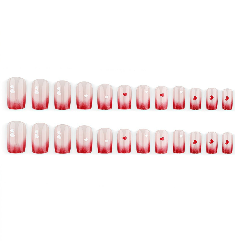Romantische Nagelkunst mit Herzmotiven Brehn