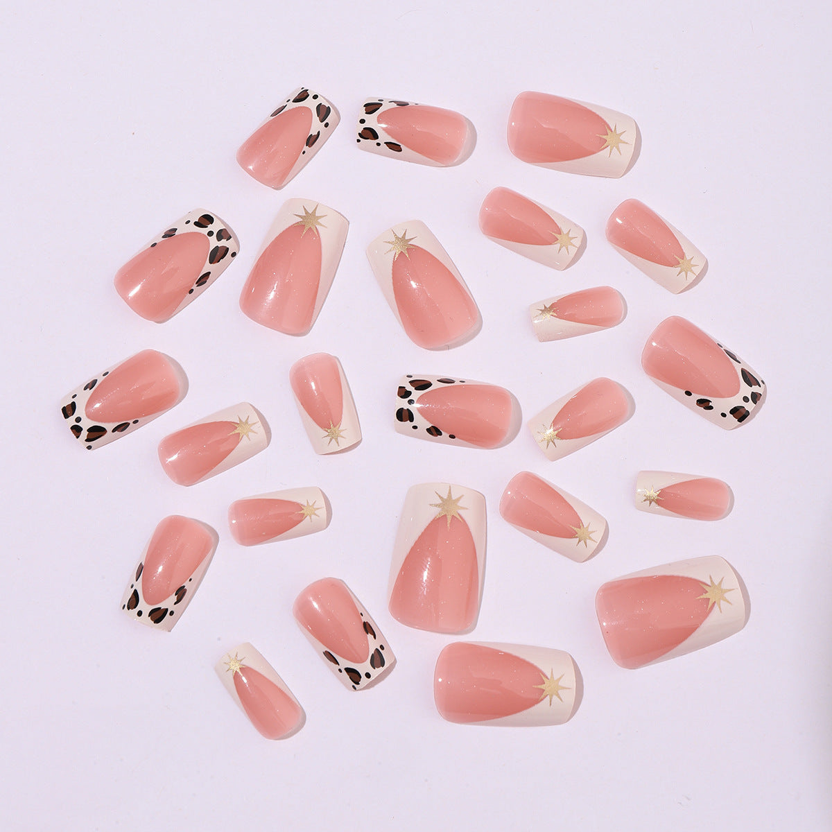 Kreatives Kunstnagelset mit eleganten Leoparden- und Glitzerakzenten Brehn