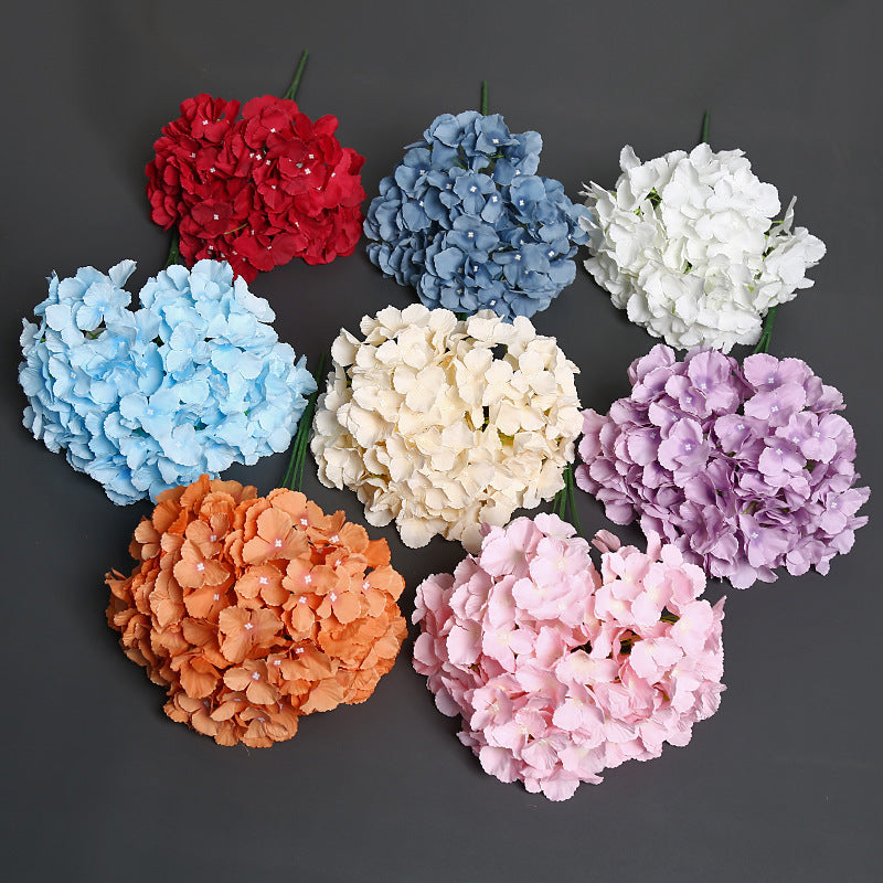 Künstliches Blumenarrangement für die Innenausstellung