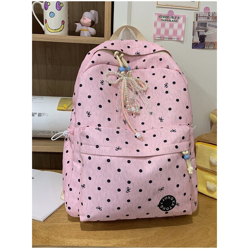 Verspielt gepunkteter Rucksack