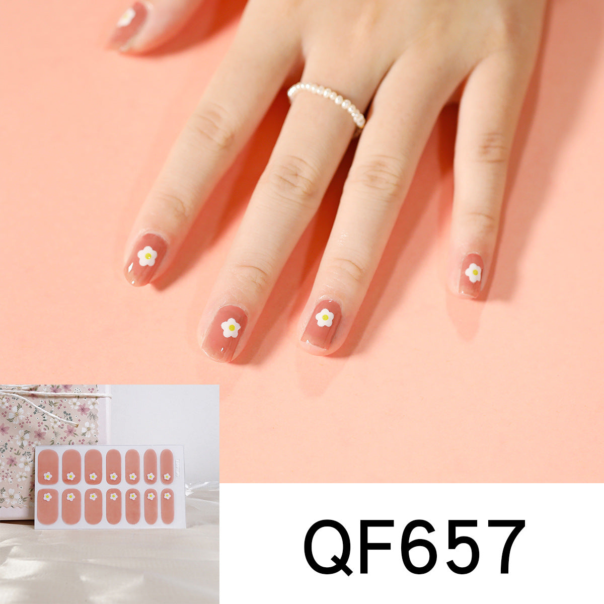 Künstliche Nagelkunst mit herzförmigen Designs und sanften Farbverläufen Brehn