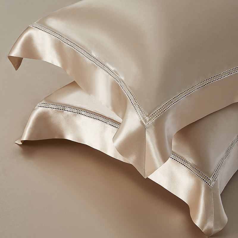 Luxuriöser seidenähnlicher Satin Bettwäsche Set mit Steppdecke und Kissenbezügen
