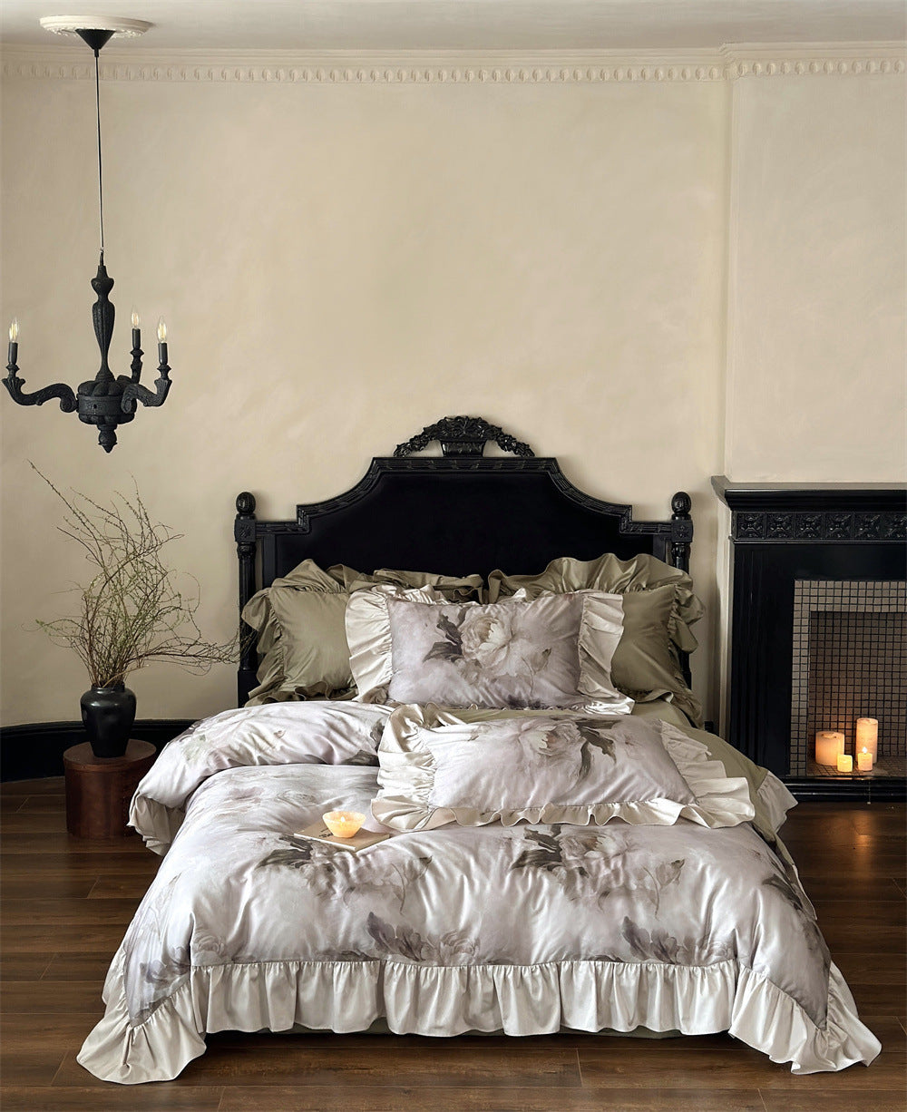 Luxuriöses Satin-Bettwäsche-Set mit Rüschen und Aquarell-Blumen