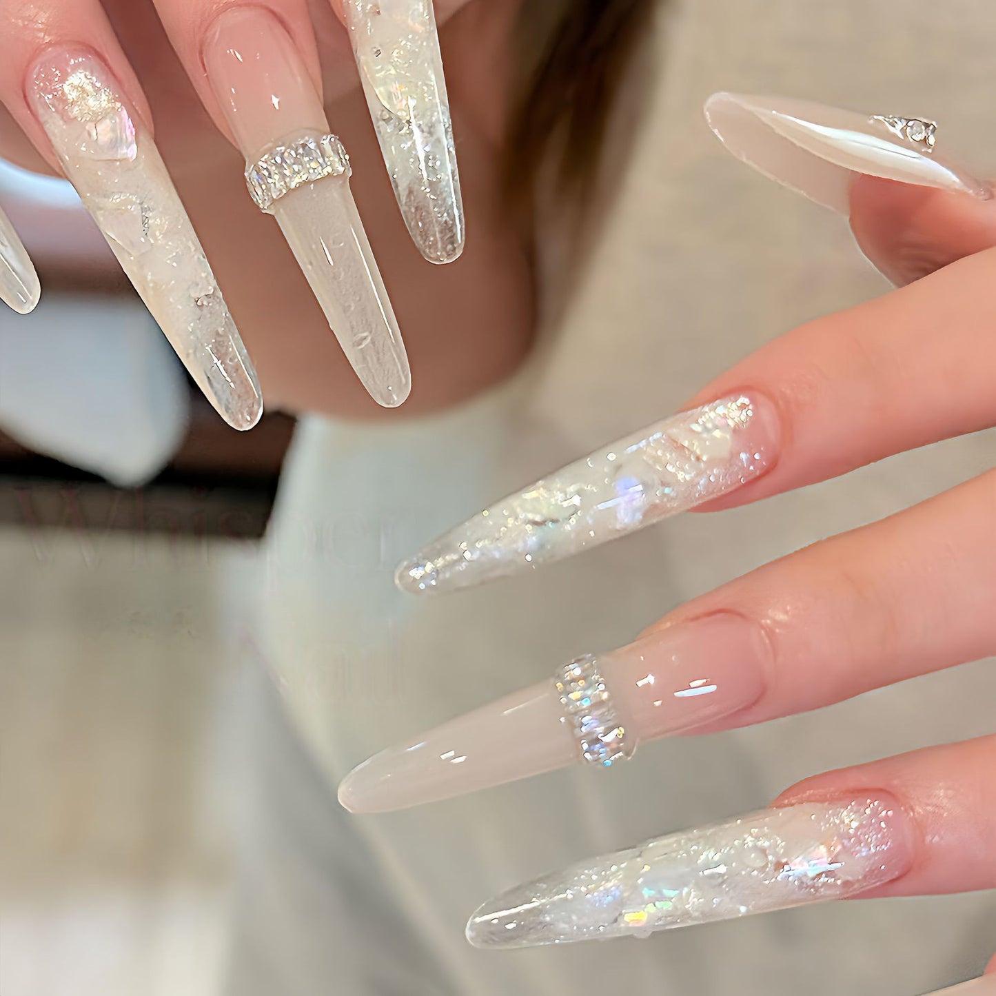 Kunstnägel mit Eleganten Effekt-Akzenten Brehn
