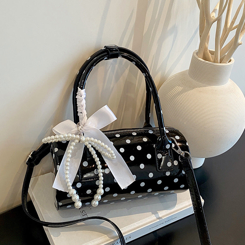 Elegante Perlenakzent-Handtasche