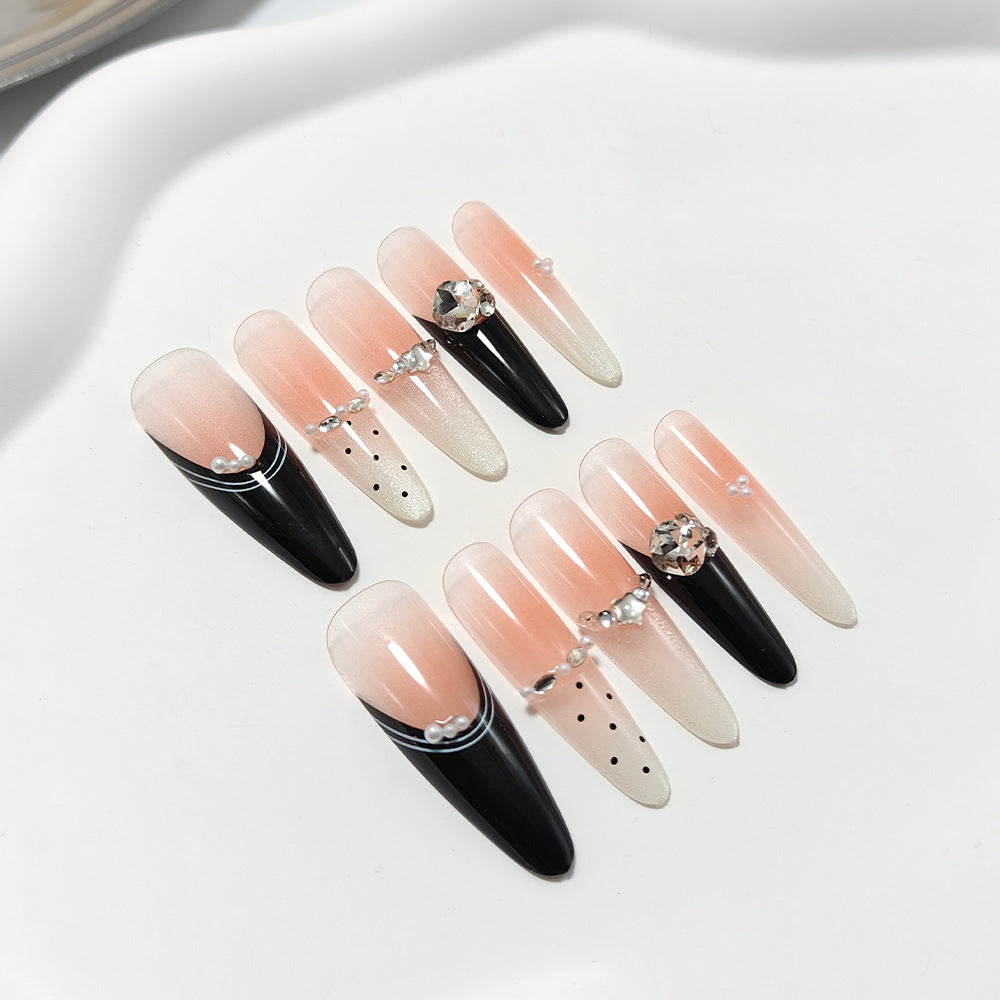 Elegante Stiletto Kunstnägel mit Funkelnden Strassdetails Brehn