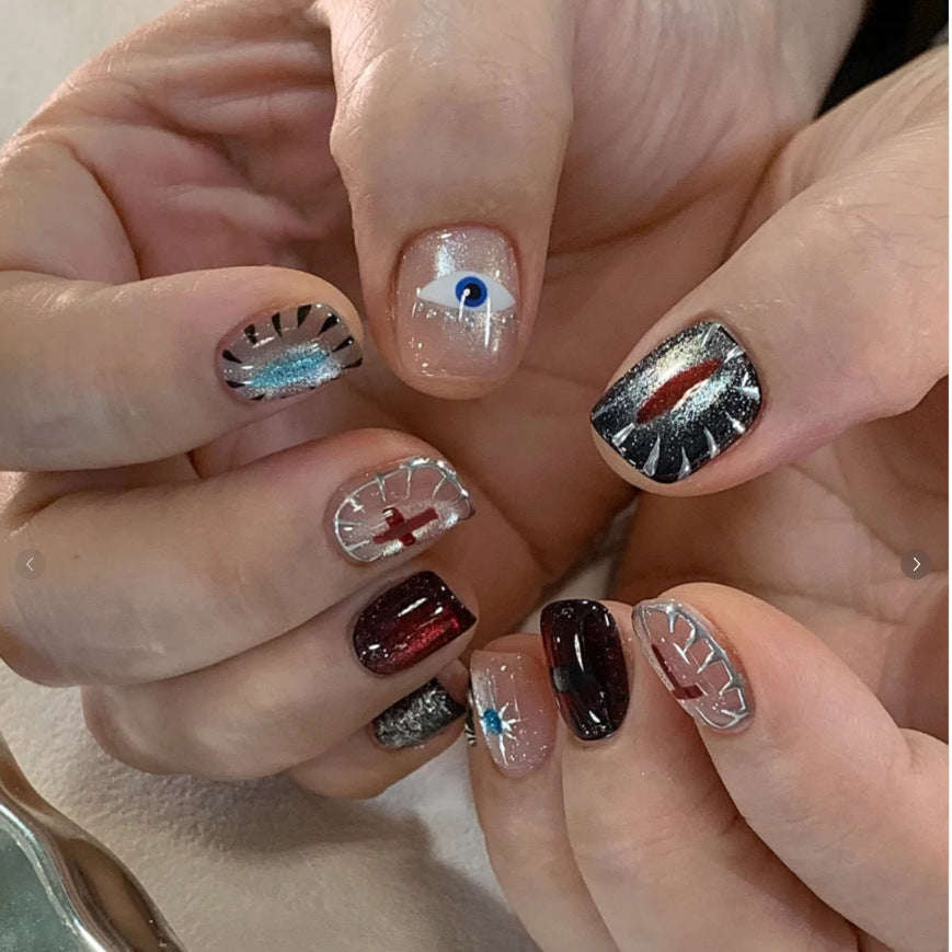 Künstlerisches Press-On Nail Design Set mit einzigartigen symbolischen Akzenten Brehn