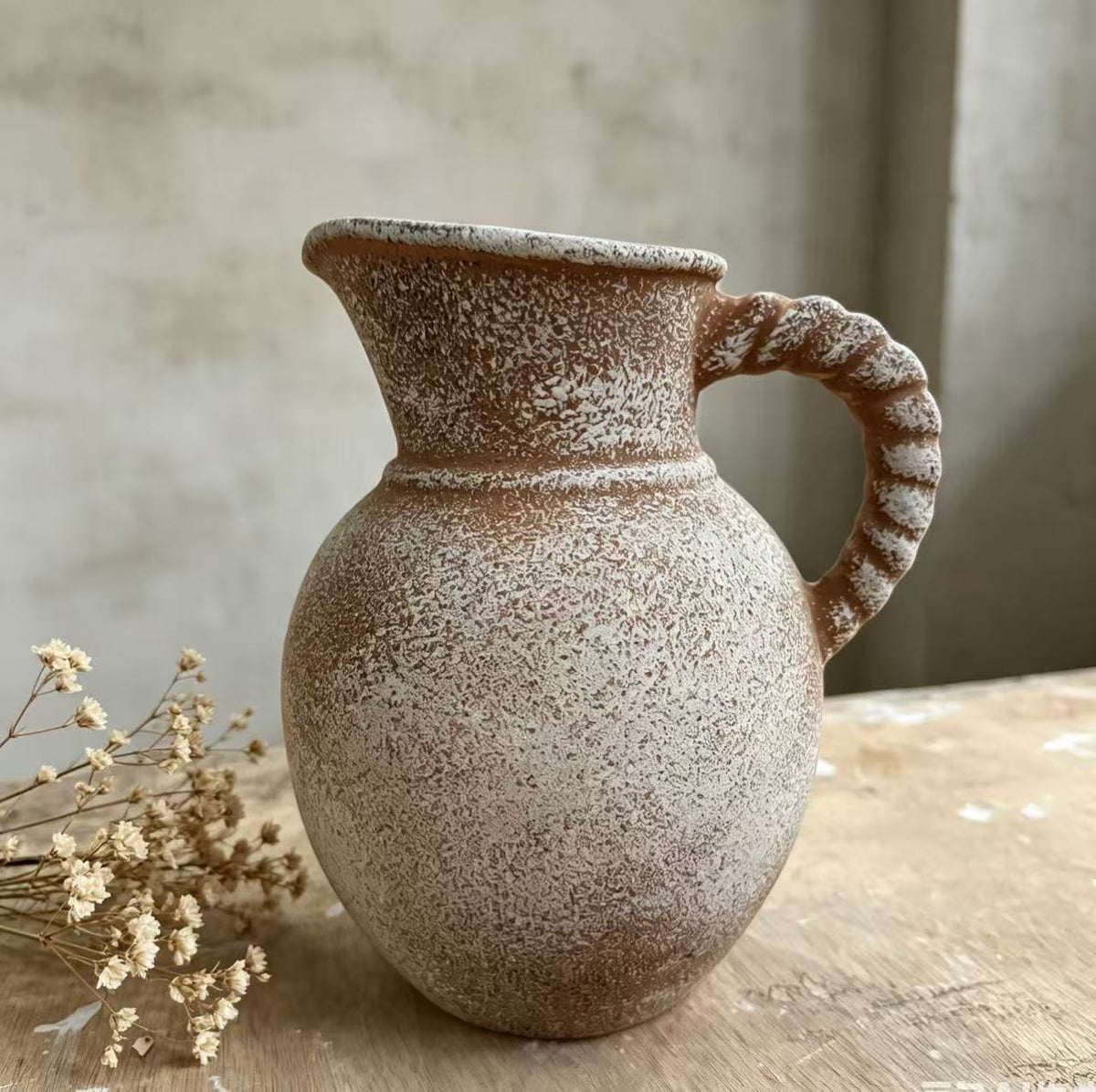 Elegante und Rustikale Keramikkaraffe Brehn