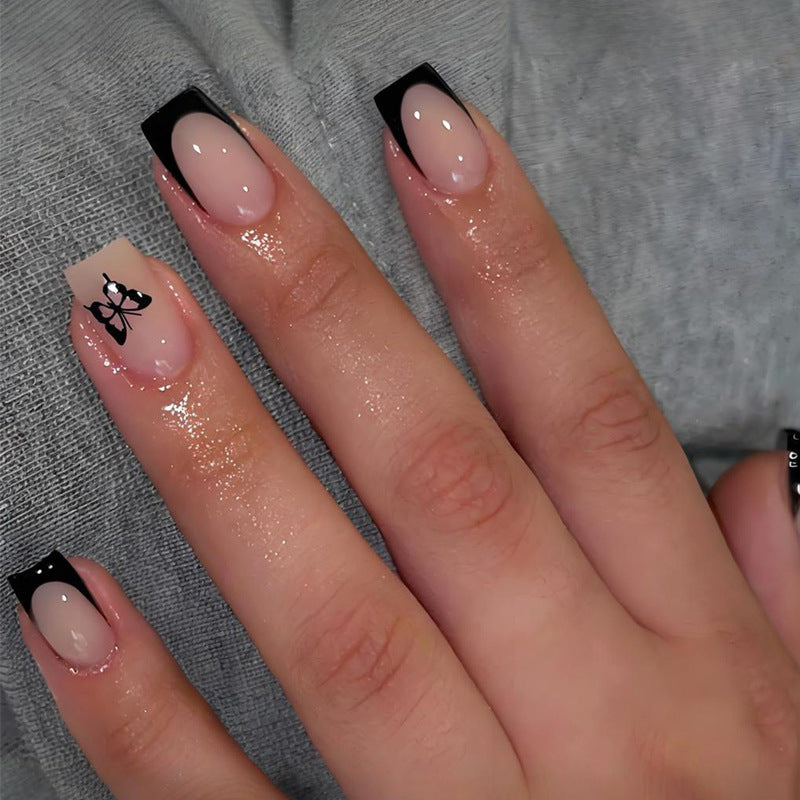 Glamouröses Kunstnagelset mit filigranen Schmetterlingsdesigns Brehn