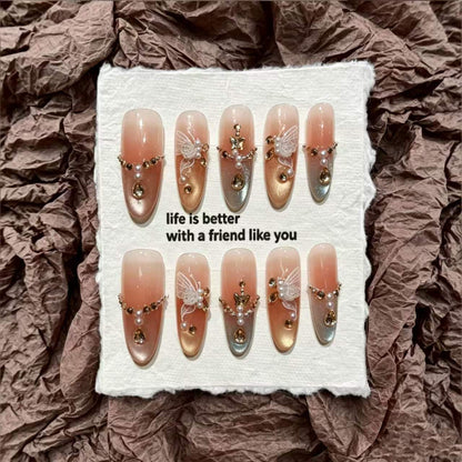 Dekorativer Press-On-Nagelset mit 3D-Elementen