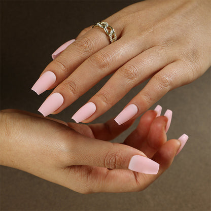 Kunstvolle Nagelverlängerungen im modernen Stil Brehn