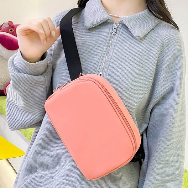 Modische Gürteltasche In Minimalistischer Form Brehn