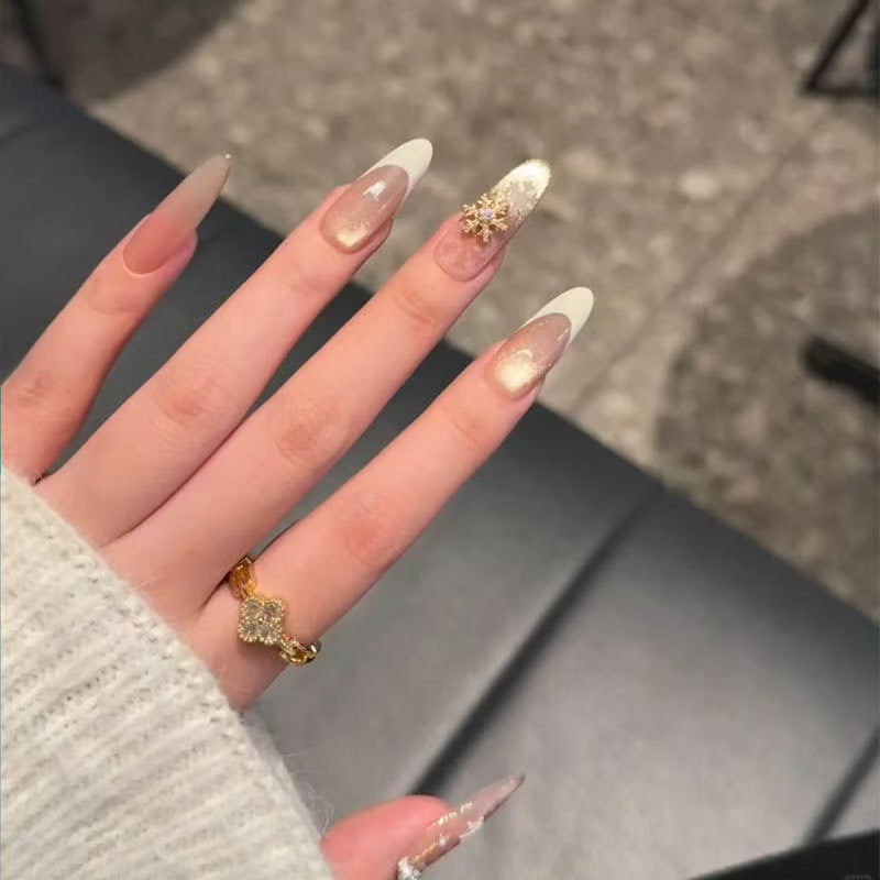 Glitzernde Französische Spitze Nagelkunst