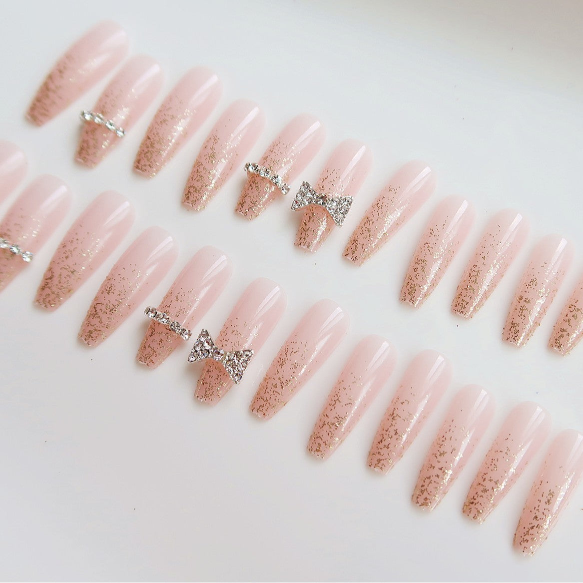 Luxus Glitzernde Press-On Nagelkunst Brehn