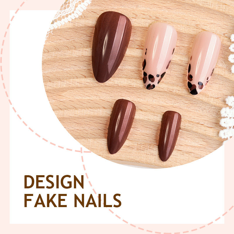 Kunstnagelset mit eleganten Designs Brehn