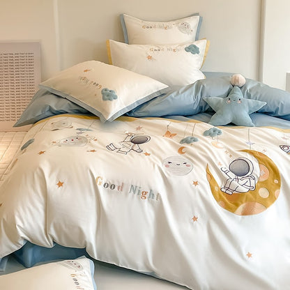 Verspieltes Bettwäsche-Set aus Baumwollsatin mit applizierten Cartoon-Motiven, Volant-Rüschen und dekorativen Kissenbezügen Brehn