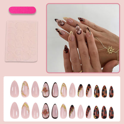 Kunstnagelset mit eleganten floralen Akzenten und glitzerndem Design Brehn