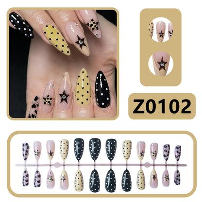 Künstlerische Press-On Nagelkollektion