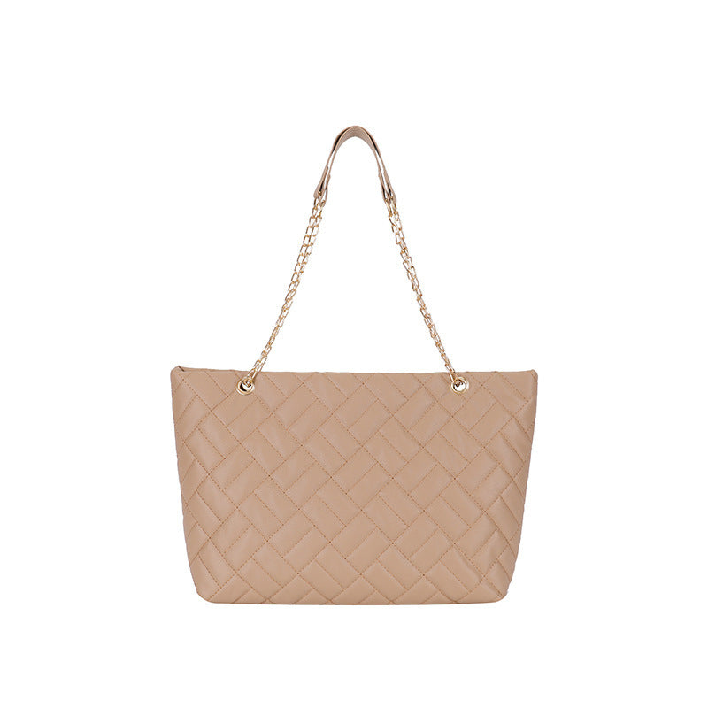 Elegante gesteppte Tote mit Kettenhenkeln