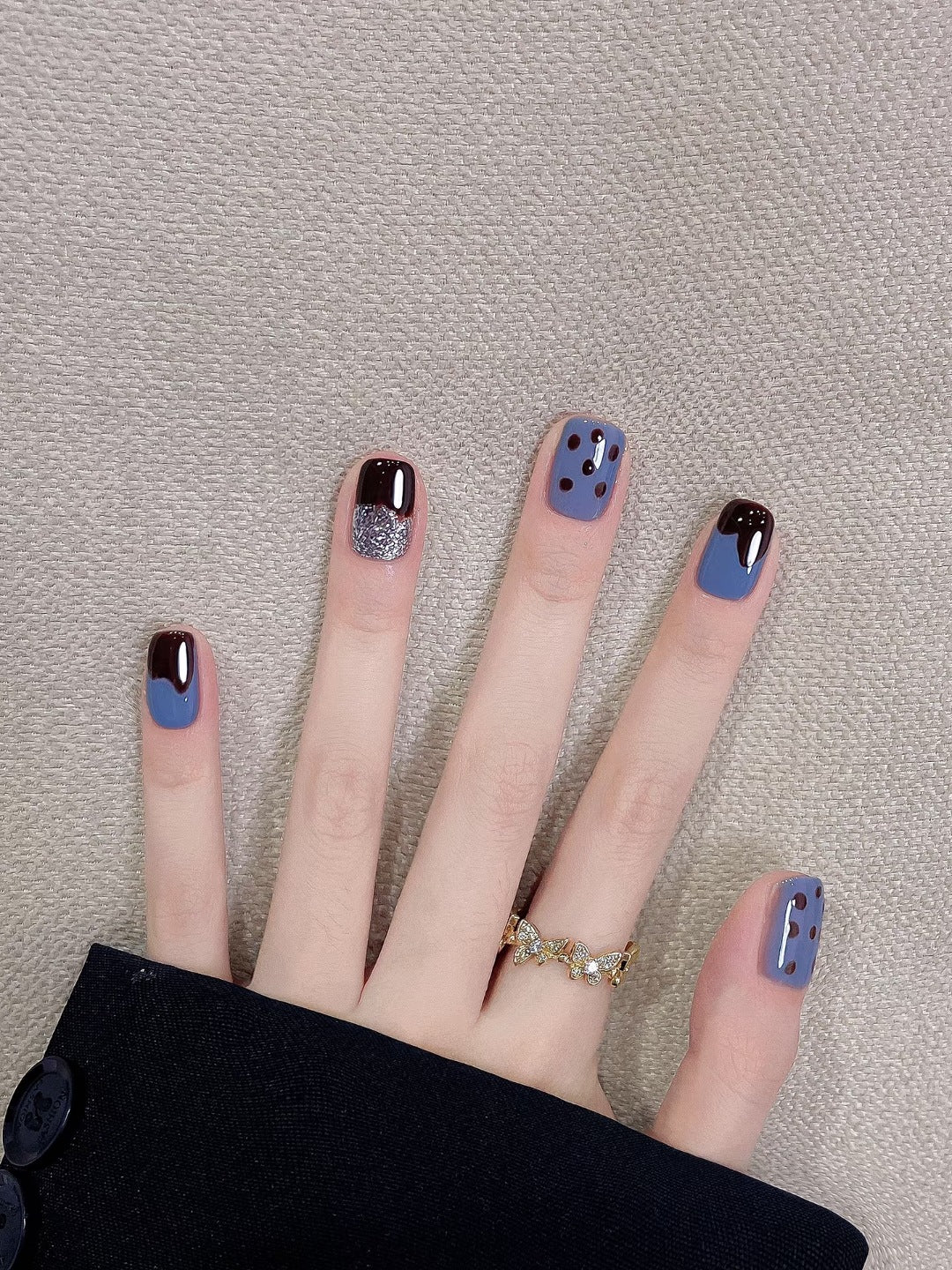 Künstlerisches Press-on-Nagelset mit einzigartigen Mustern
