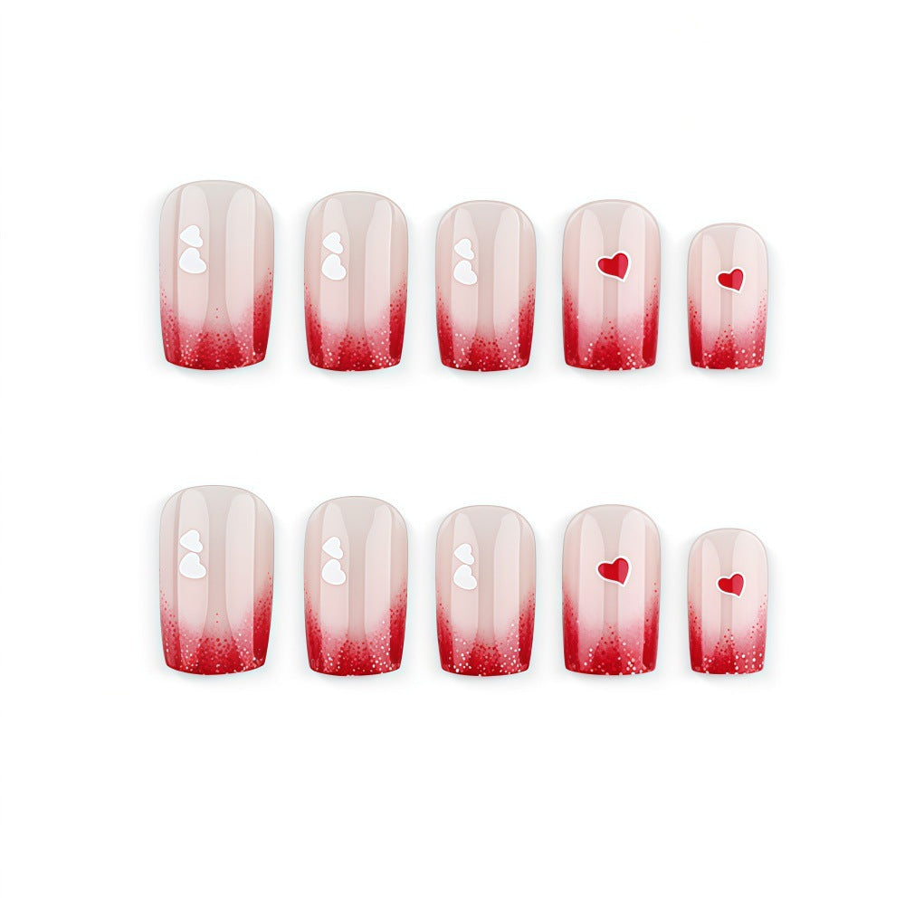 Romantische Nagelkunst mit Herzmotiven Brehn