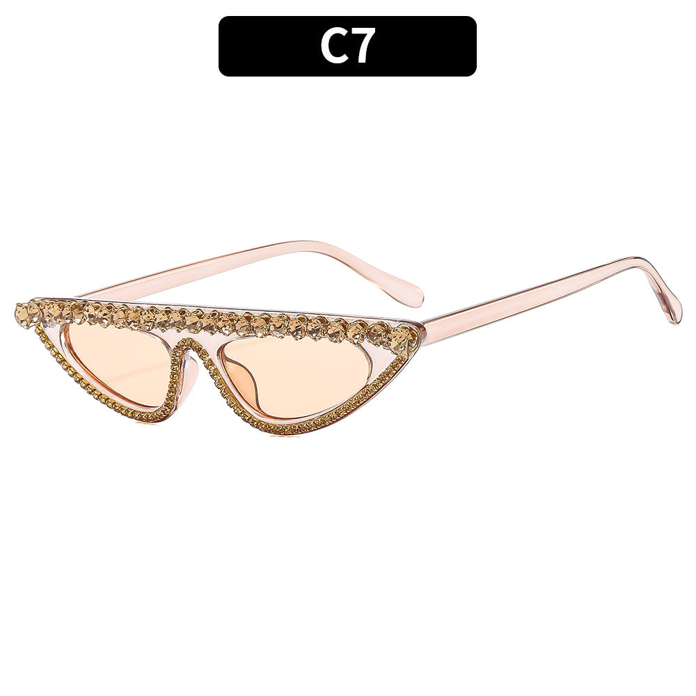 Stylische mit Rhinestone verzierten Katzenaugen-Sonnenbrillen