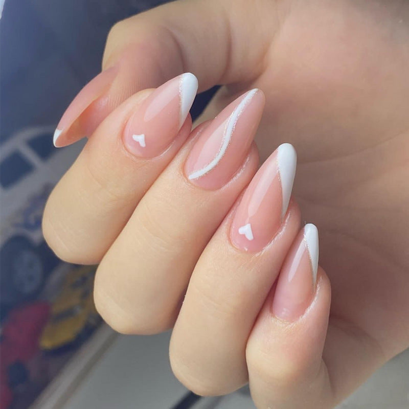 Elegante Stiletto Press-On Nagelkunst mit Strass-Akzenten Brehn