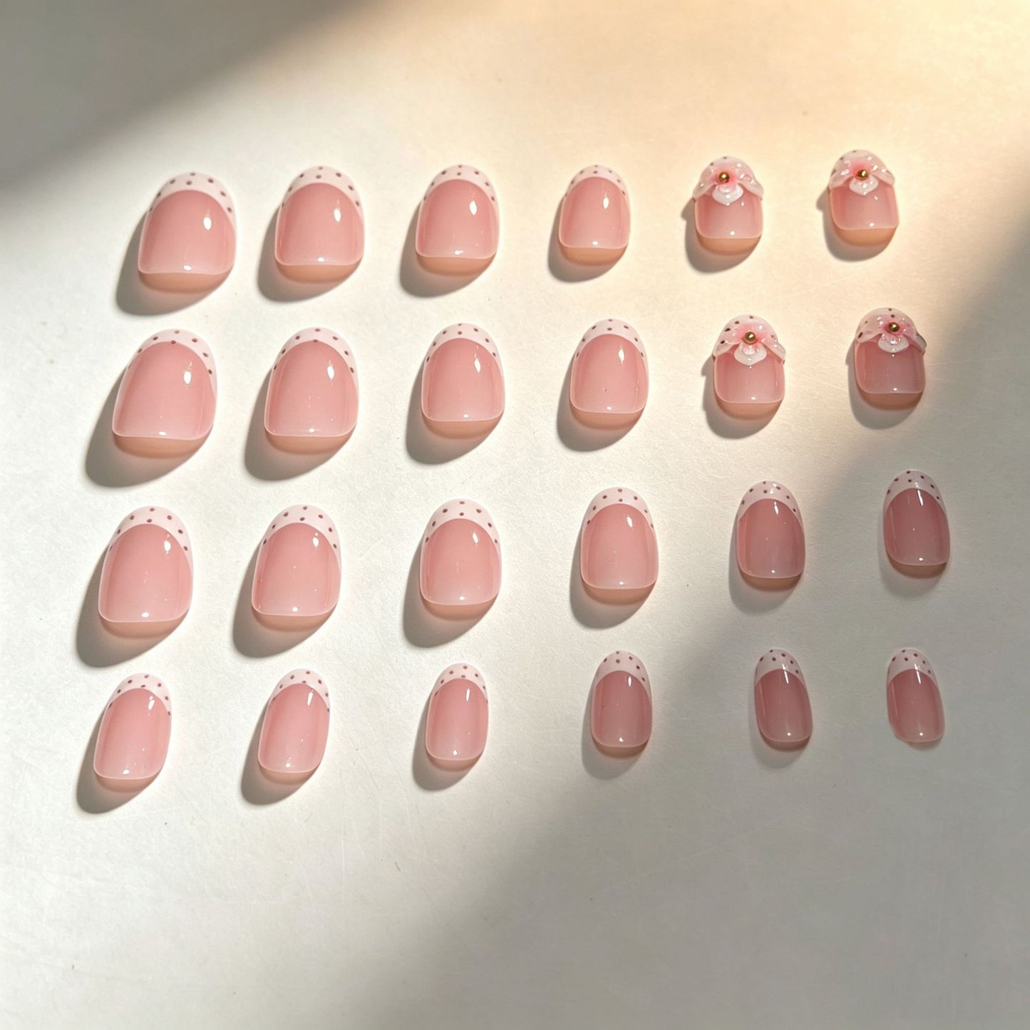 Floral Detailing Press-On Nail Art Brehn